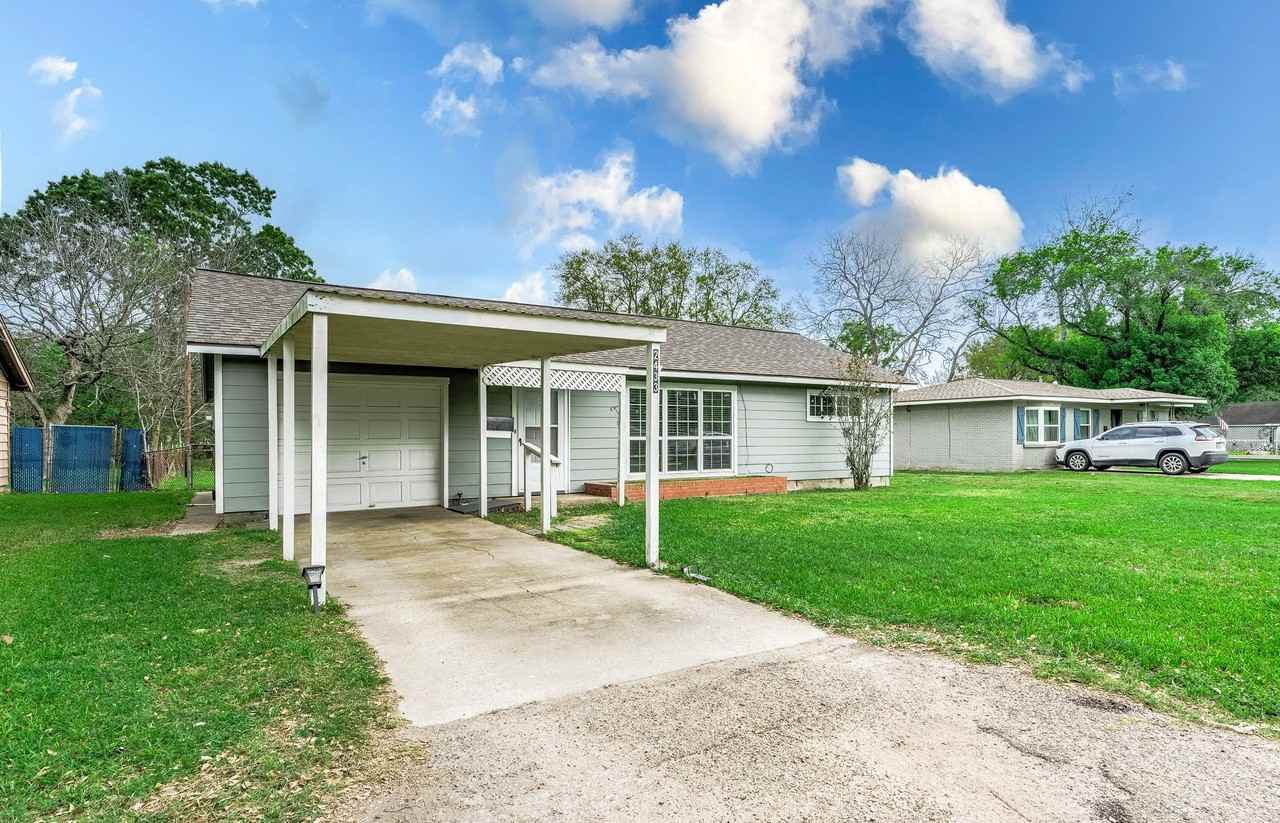 2433 S Austin Ave - Photo 3 of 23