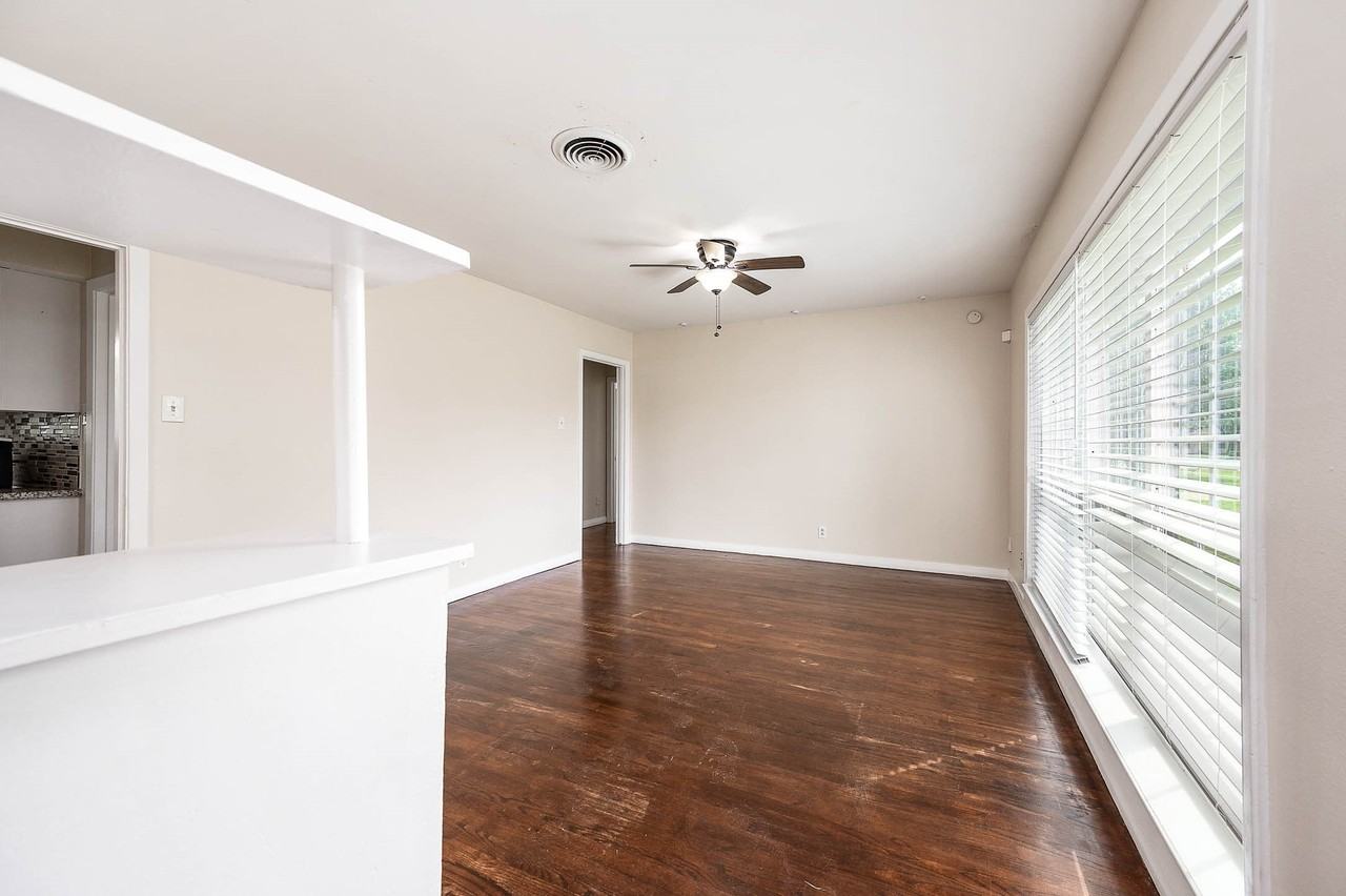 2433 S Austin Ave - Photo 5 of 23