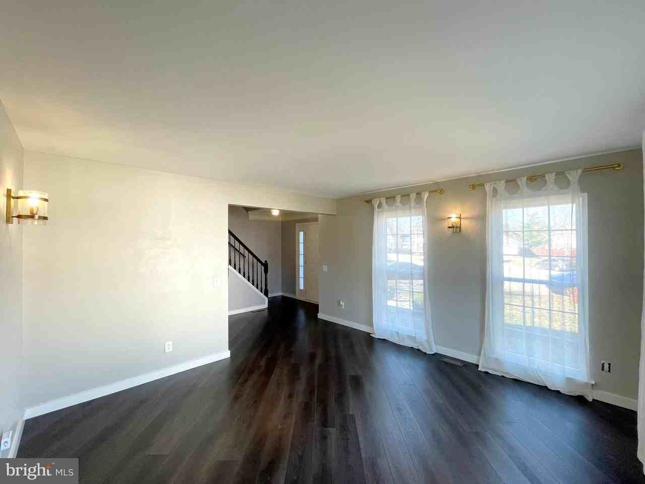 8834 Chiswick Ct - Photo 3 of 45