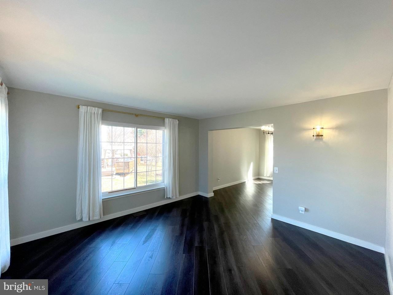 8834 Chiswick Ct - Photo 4 of 45