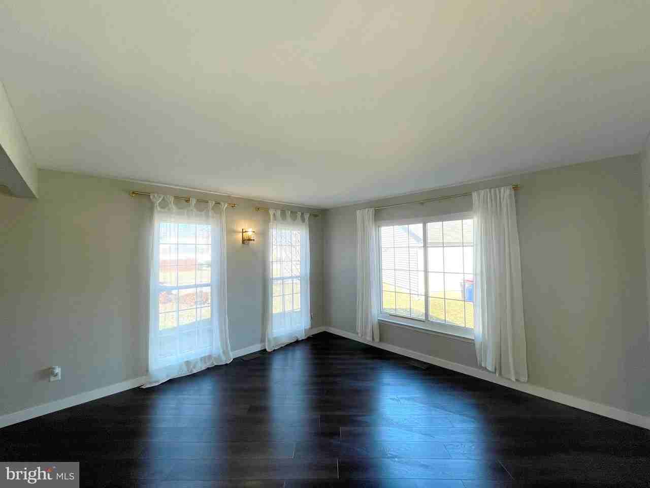 8834 Chiswick Ct - Photo 5 of 45