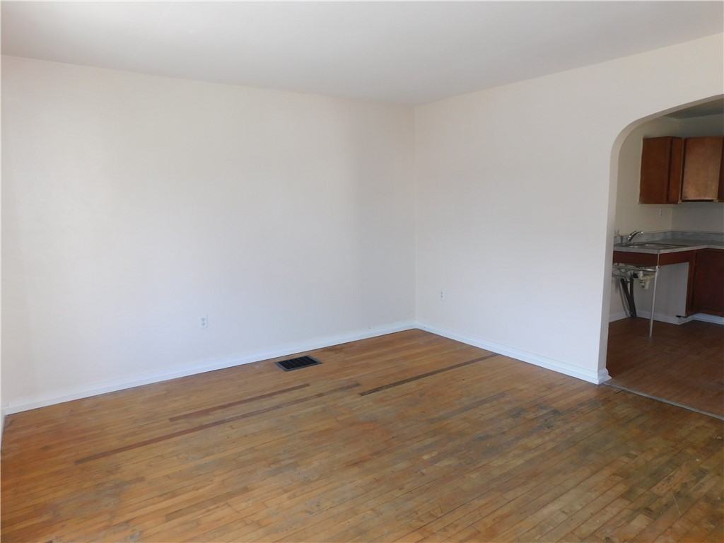 411 S Douglas Ave - Photo 6 of 10