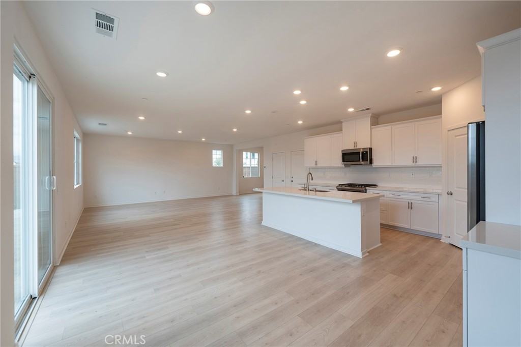 2290 Yuzu St - Photo 7 of 46