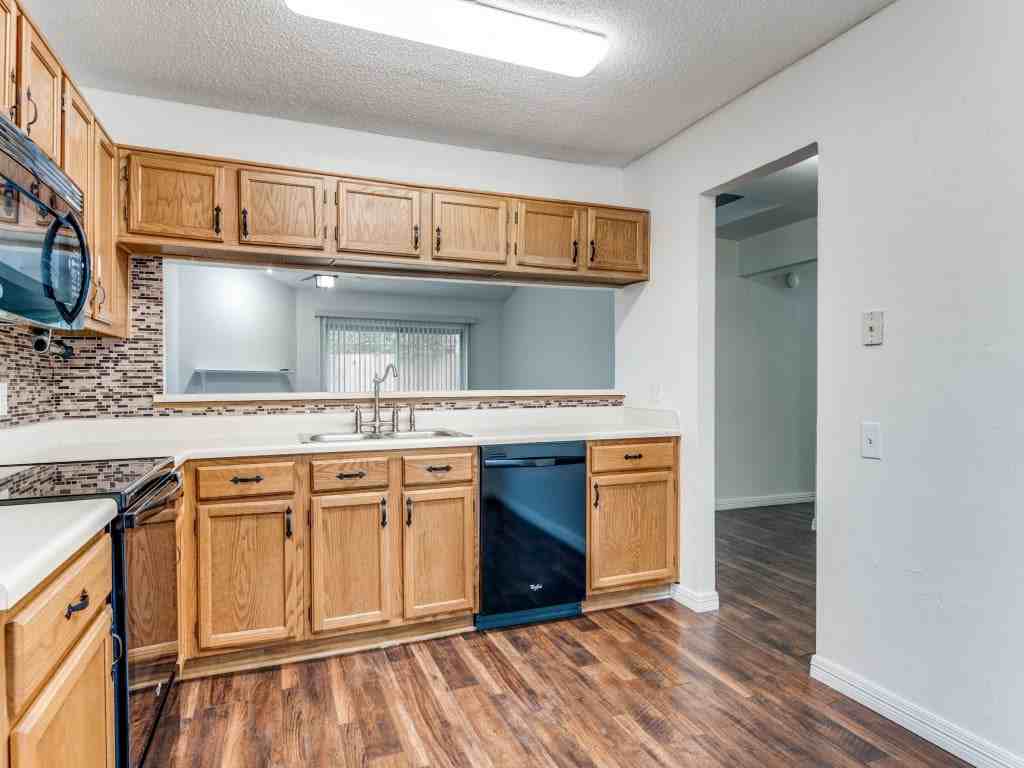 3709 Huckleberry Dr - Photo 6 of 13