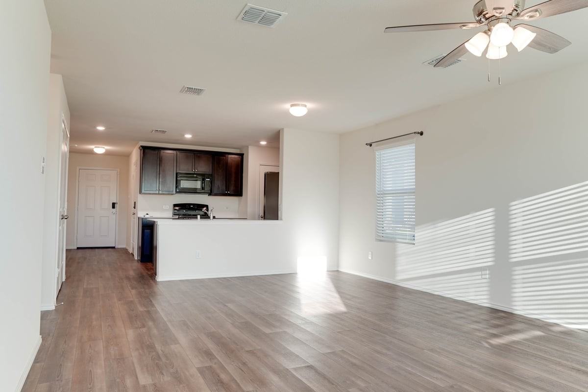 5553 Mcclelland St - Photo 6 of 25