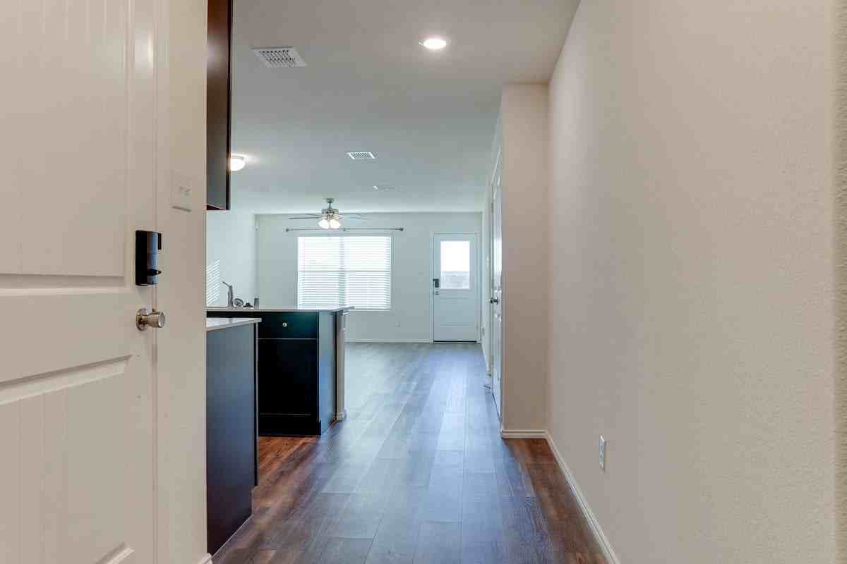 5553 Mcclelland St - Photo 7 of 25