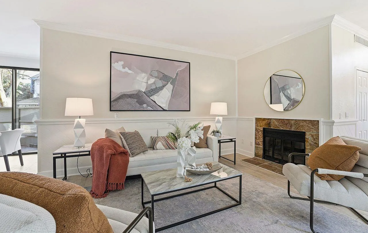 1005 Foxchase Dr - Photo 2 of 10