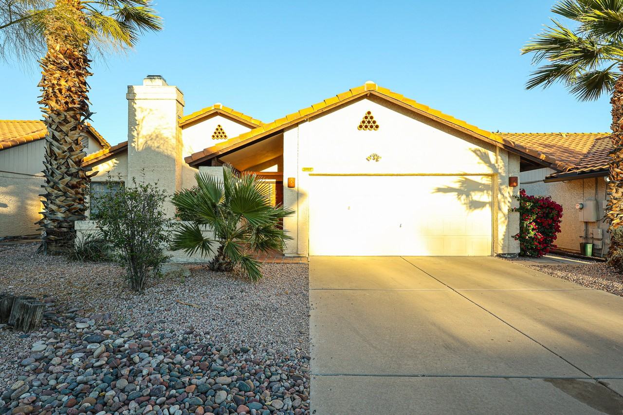 1817 N Palm Dr - Photo 3 of 35