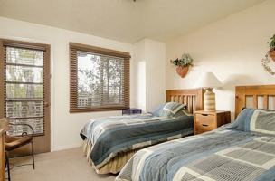 featured image of 320 Artist Rd