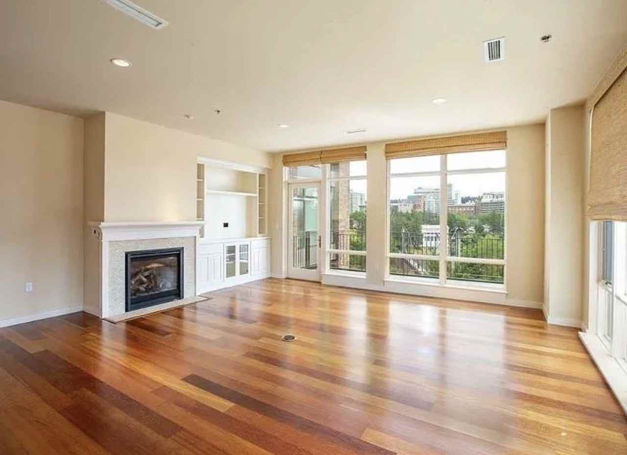 820 N Post St - Photo 5 of 10