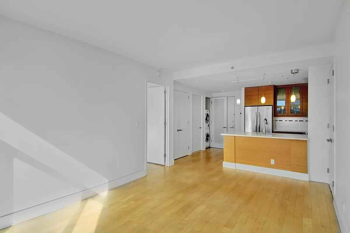 251 7th St #3H - Photo 2 of 5