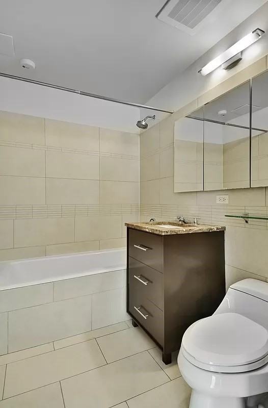 251 7th St #3H - Photo 5 of 5