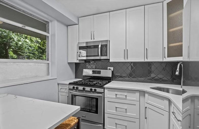 2575 Palisade Ave #2J - Photo 2 of 10