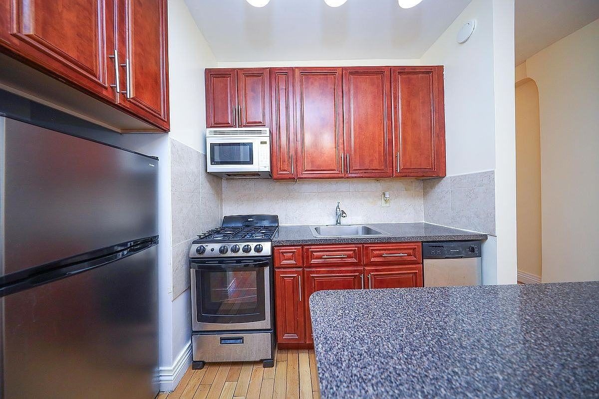 2950 Ocean Ave #A2 - Photo 3 of 17