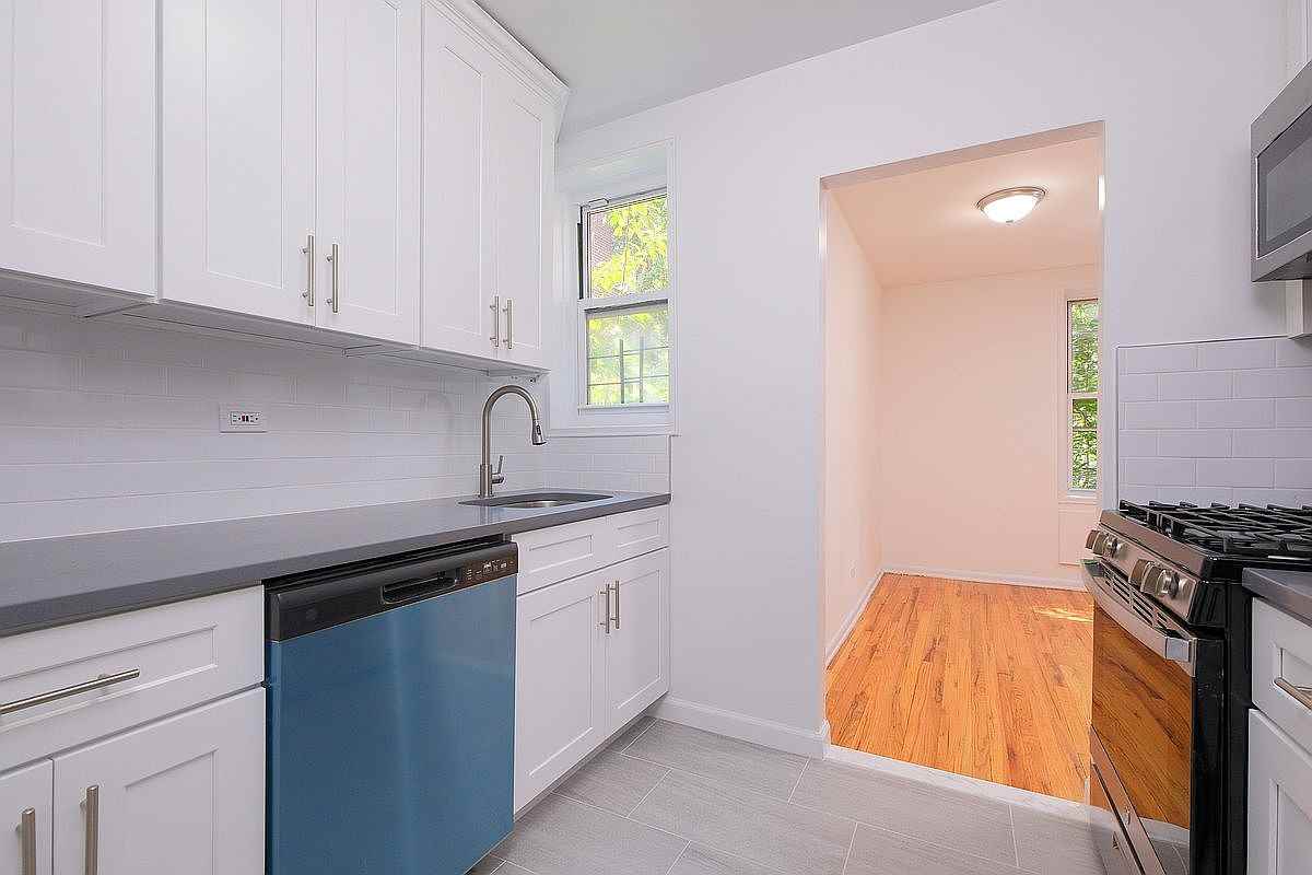 3201 Grand Concourse #4A - Photo 3 of 6