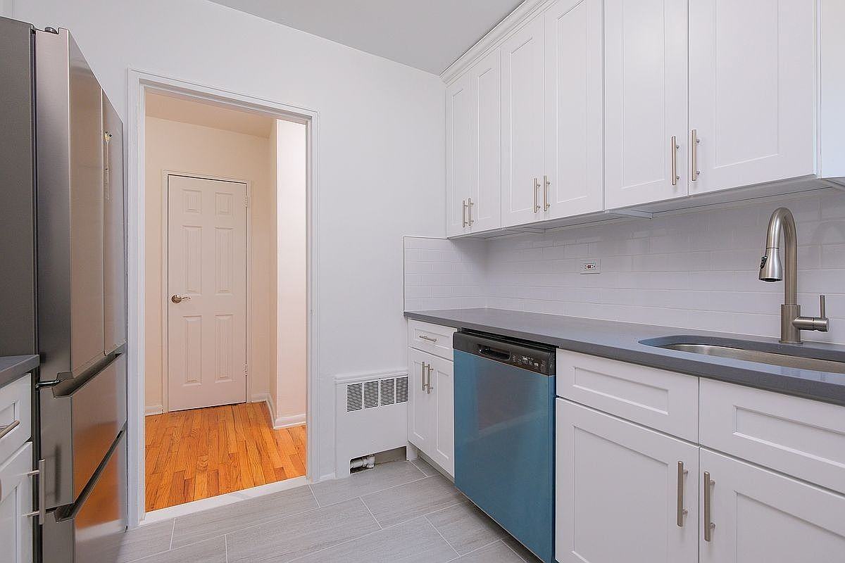 3201 Grand Concourse #4A - Photo 4 of 6