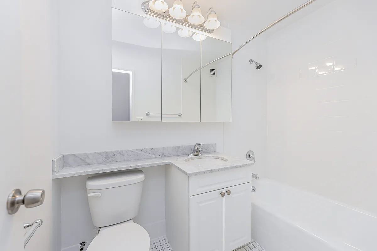 3333 Henry Hudson Pkwy #8C - Photo 6 of 6