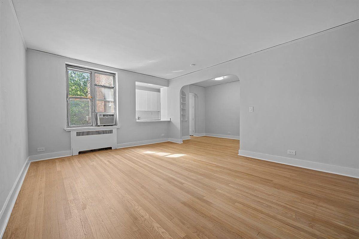 3810 Greystone Ave #301 - Photo 4 of 8