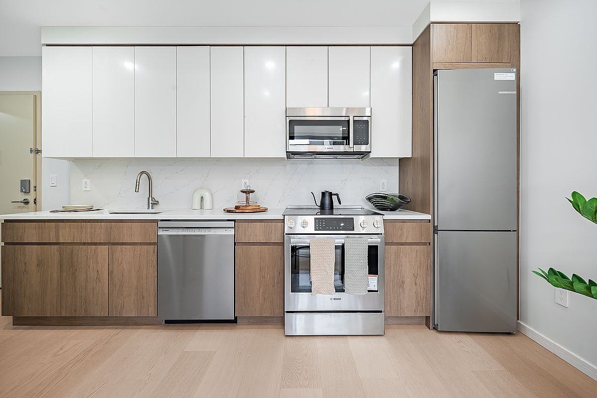 1152 44th Dr #2D - Photo 2 of 8