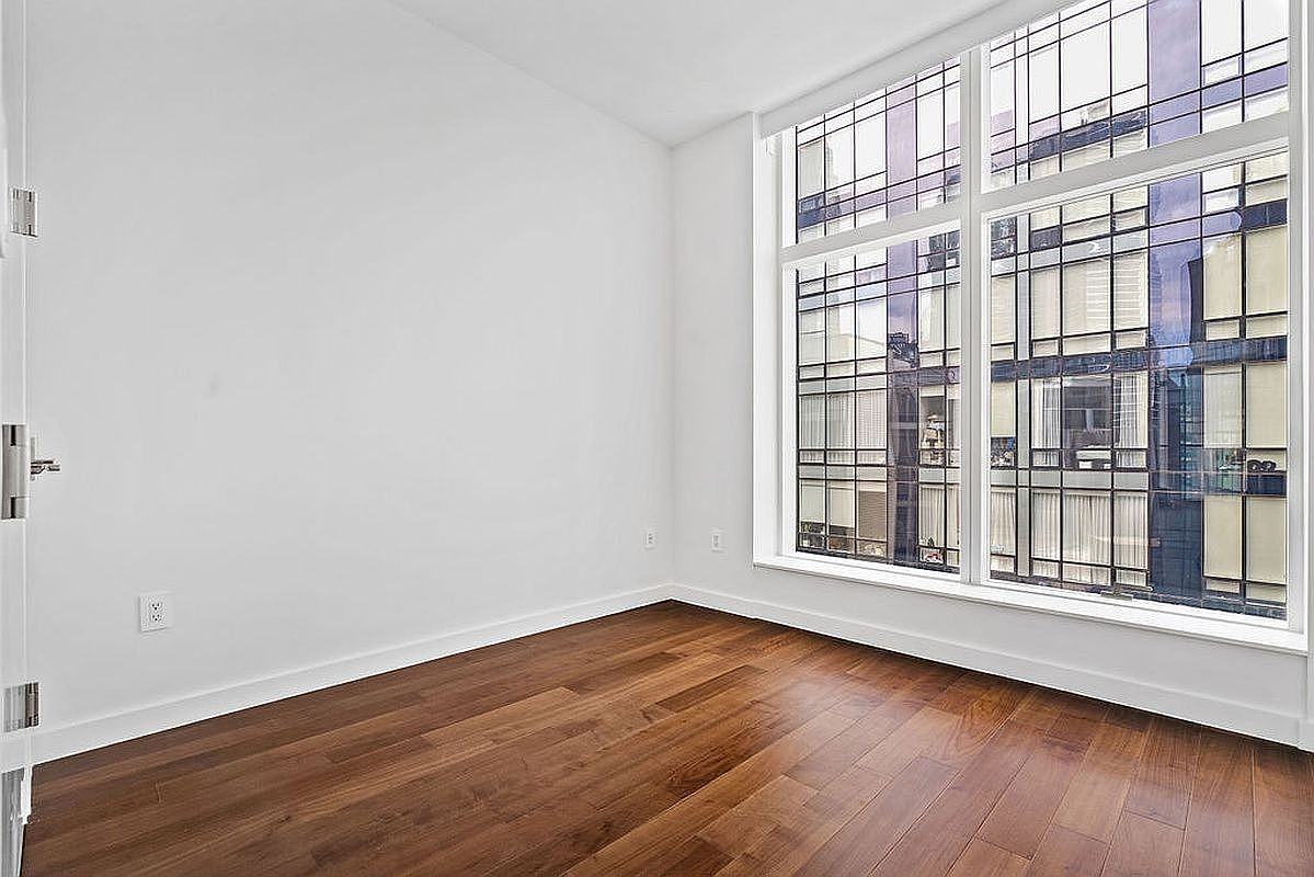 2720 42nd Rd #8J - Photo 4 of 7