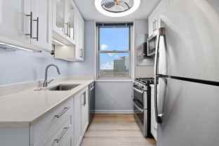 11818 Union Tpke #8L - Photo 1 of 1