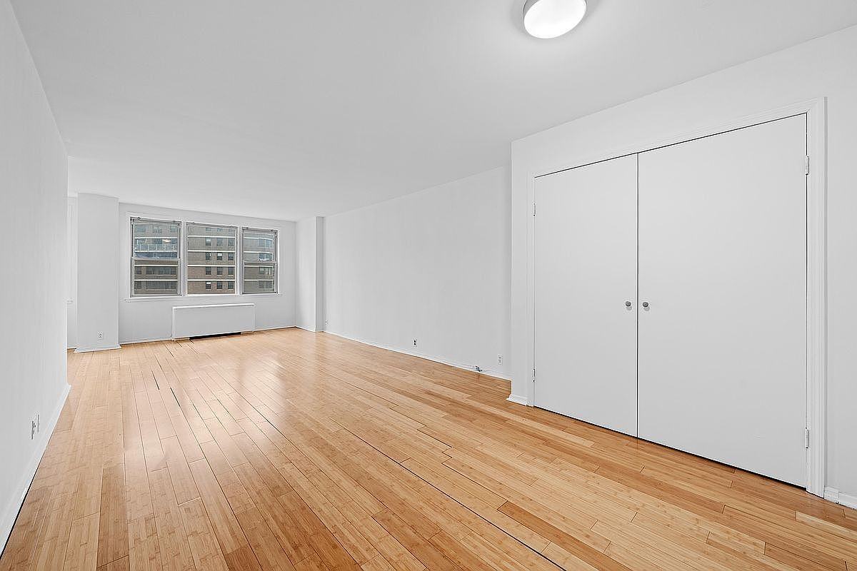 201 E 36th St #14F - Photo 5 of 10