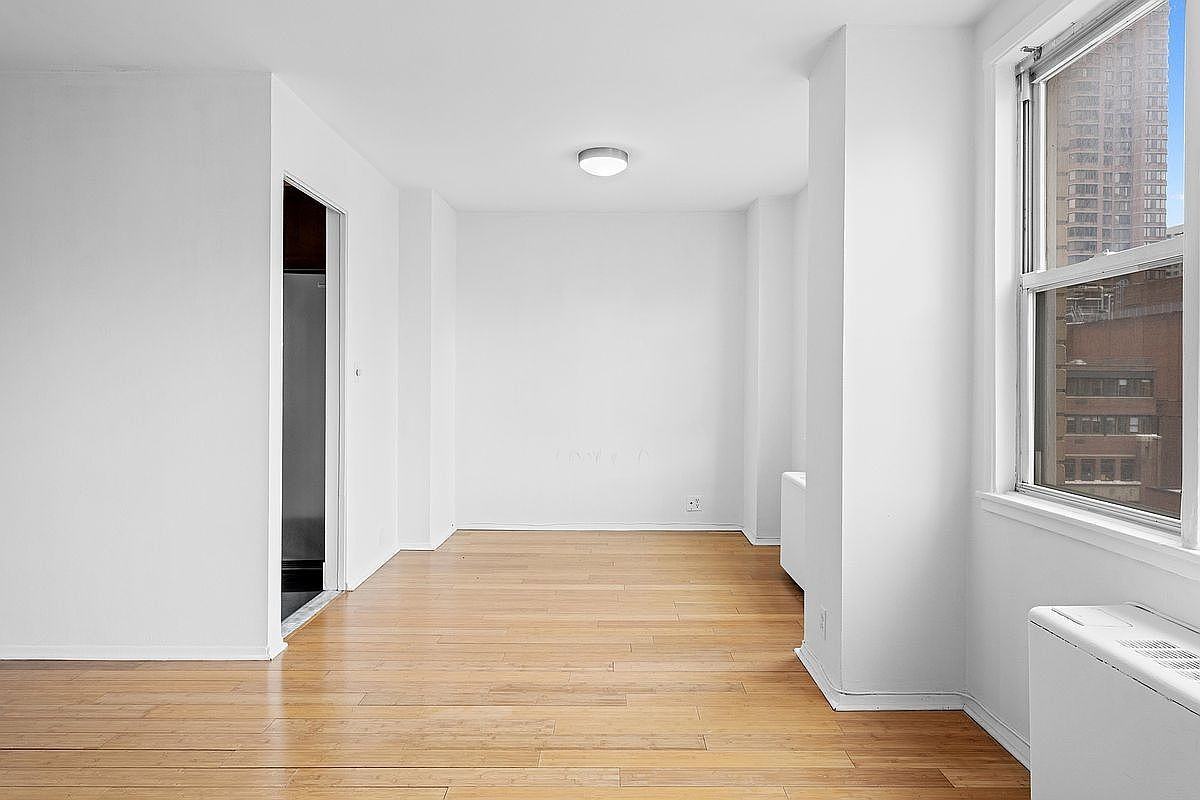 201 E 36th St #14F - Photo 6 of 10