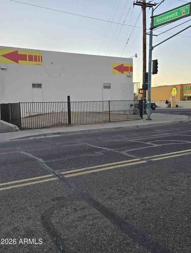 918 N 24th St - Photo 4 of 6