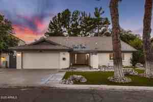 featured image of 1305 E Steamboat Bend Dr