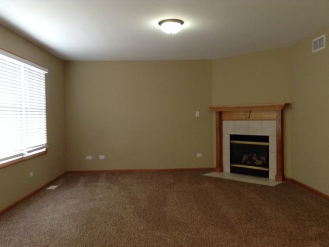 1027 Bonnie Ln - Photo 2 of 11