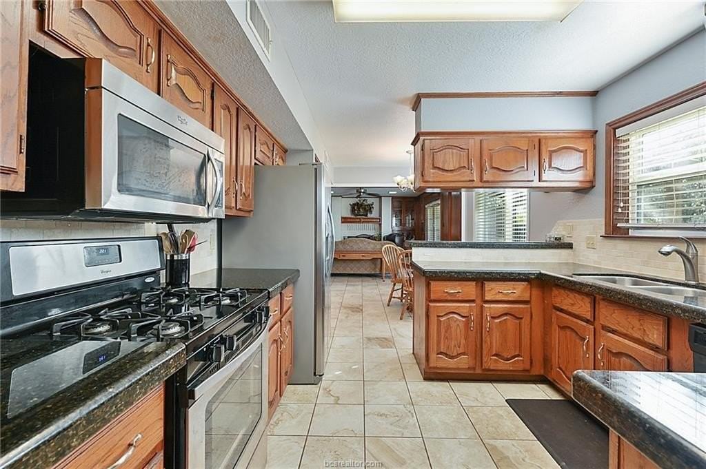 2304 W Briargate Dr - Photo 5 of 28