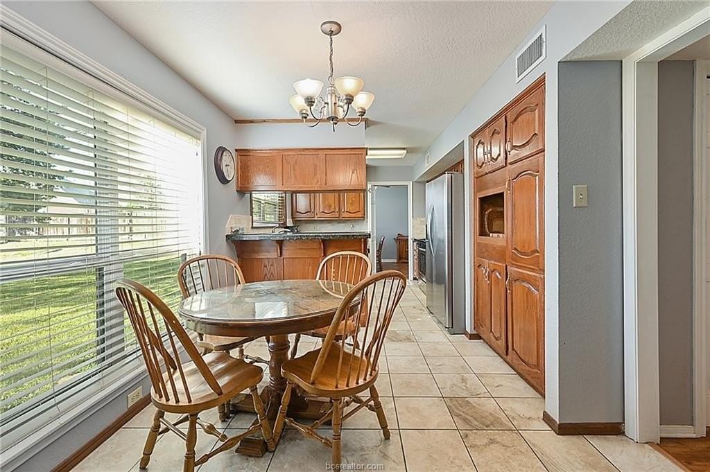 2304 W Briargate Dr - Photo 7 of 28