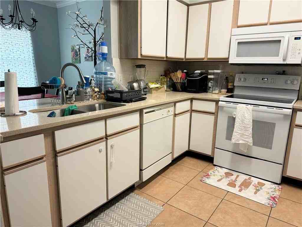 1235 Canyon Creek Cir - Photo 5 of 15