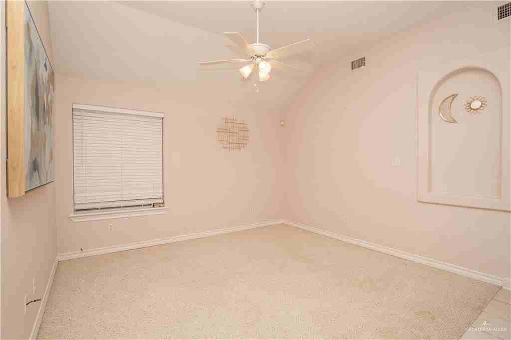 2212 Lilly Cove Dr - Photo 3 of 21