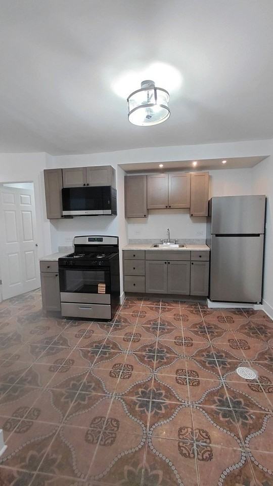 1255 N Harding Ave Unit G - Photo 5 of 11