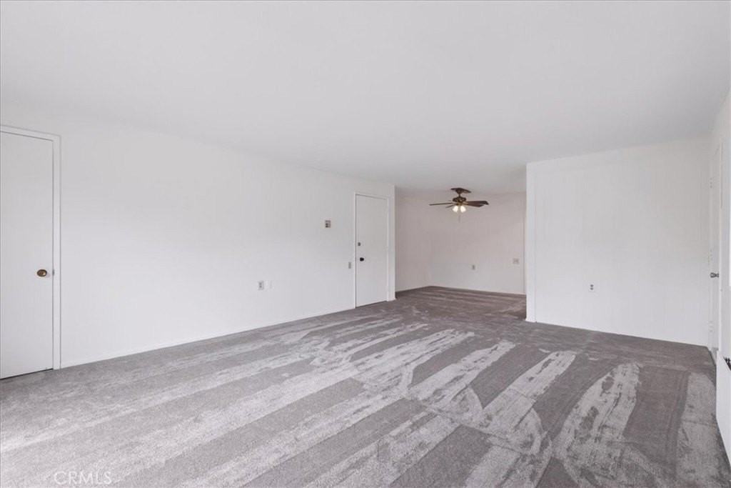 214 Avenida Majorca #O - Photo 4 of 40