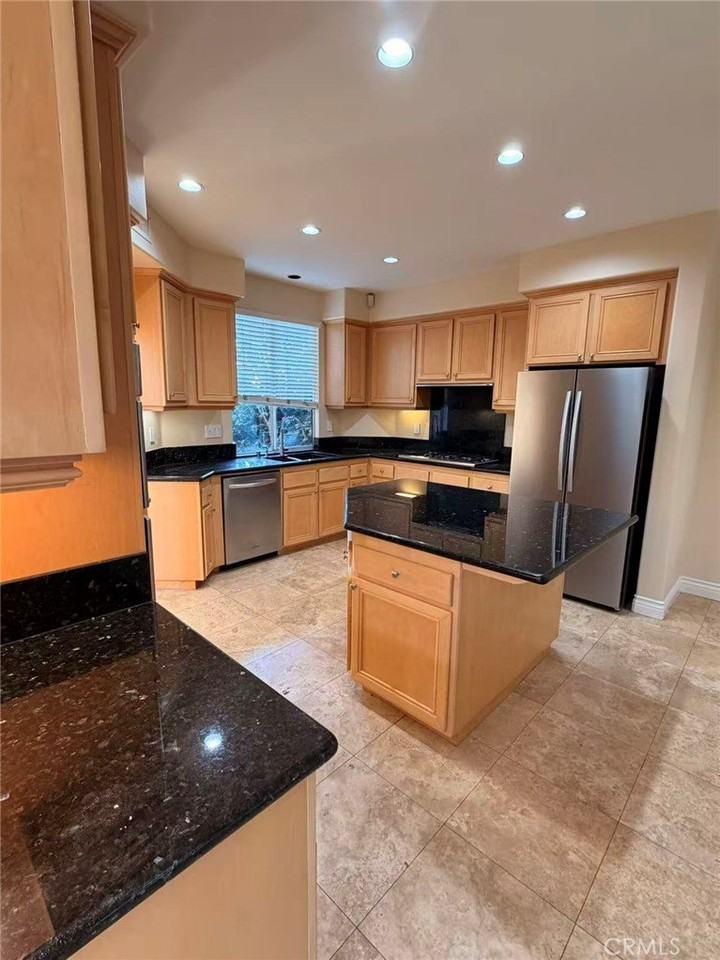 2503 Wilson Dr - Photo 4 of 18