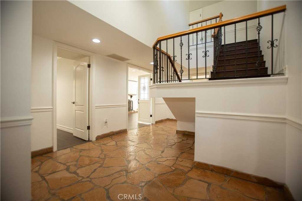24512 Pat Pl - Photo 3 of 40