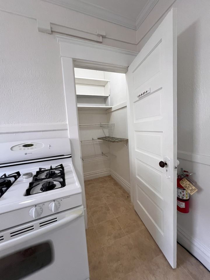 2200 E Michigan Ave #1-2 - Photo 5 of 18