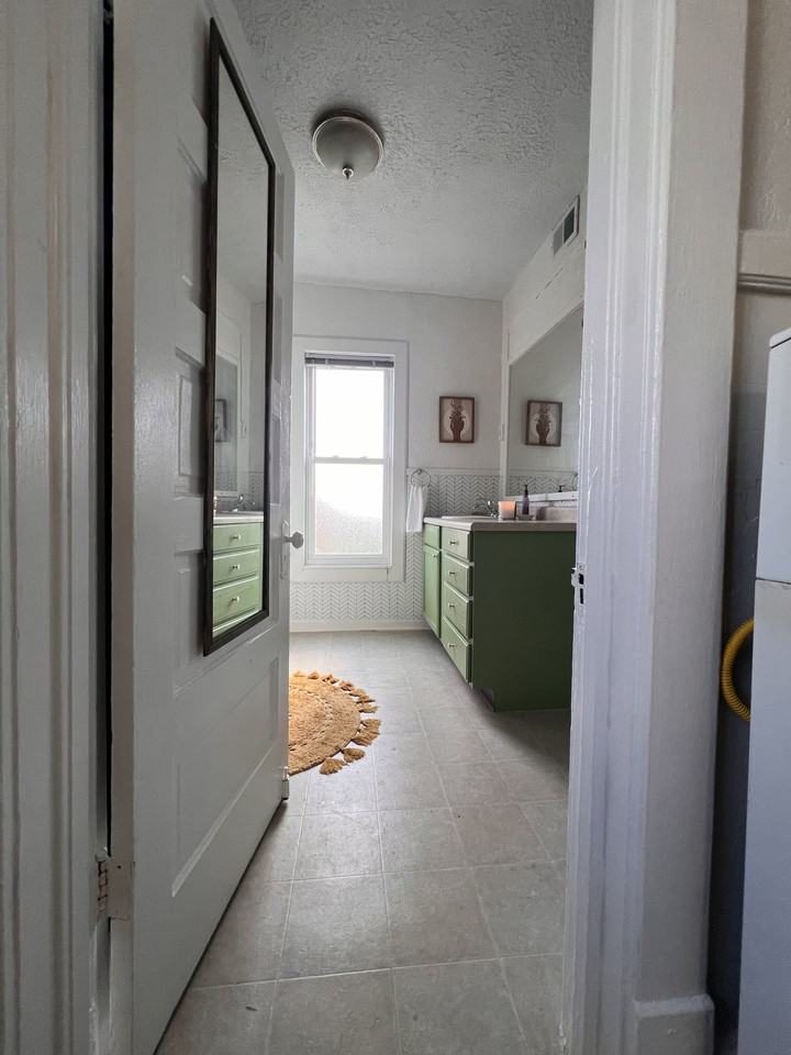 2200 E Michigan Ave #1-2 - Photo 6 of 18