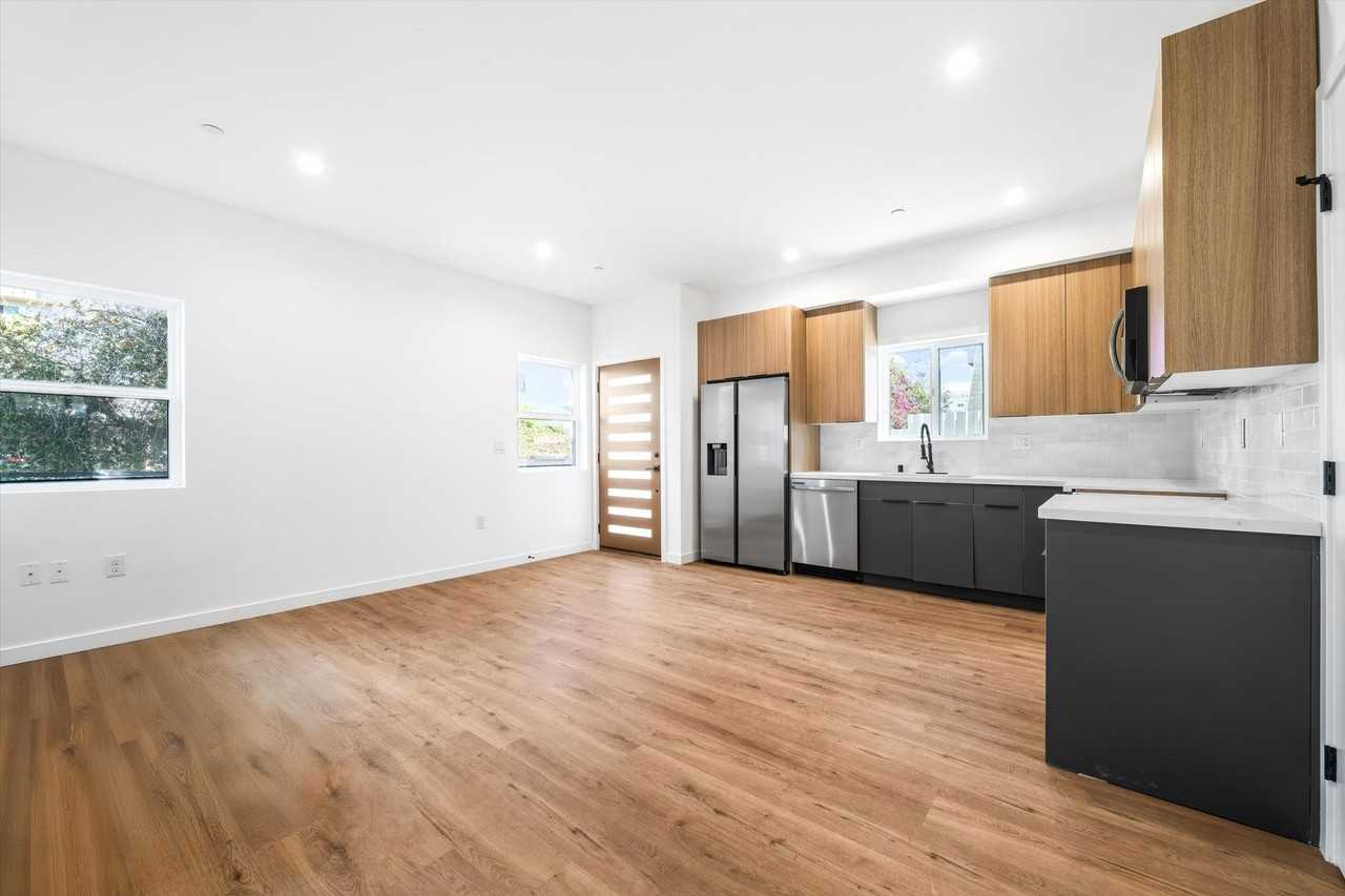 926 S Harvard Blvd - Photo 7 of 41