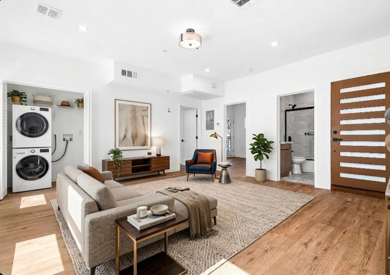 926 S Harvard Blvd - Photo 2 of 41