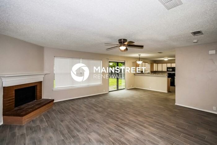 1120 Springcreek Dr - Photo 4 of 16