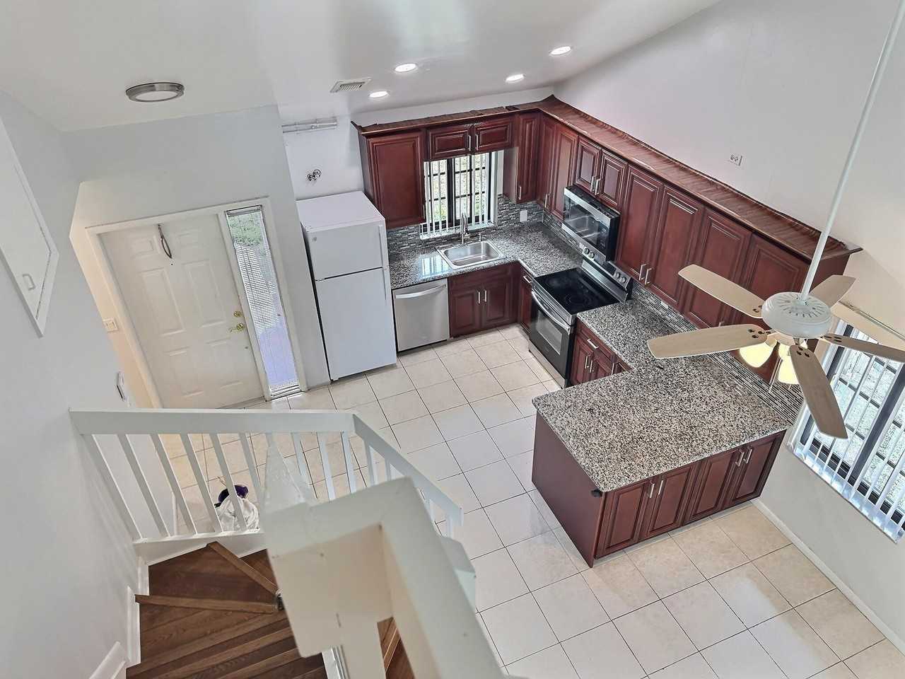 2652 Riverside Drive - Photo 4 of 8