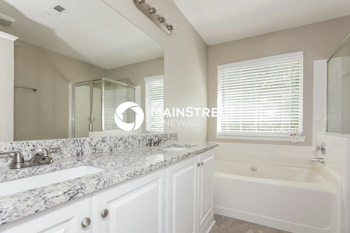 202 Forest Pond Rd - Photo 7 of 15