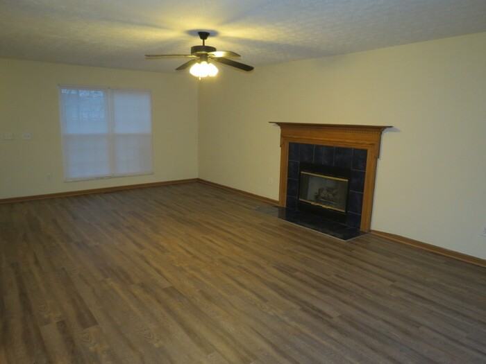 4012 Cailin Dr - Photo 3 of 23