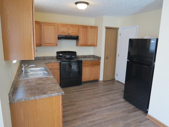 4012 Cailin Dr - Photo 6 of 23