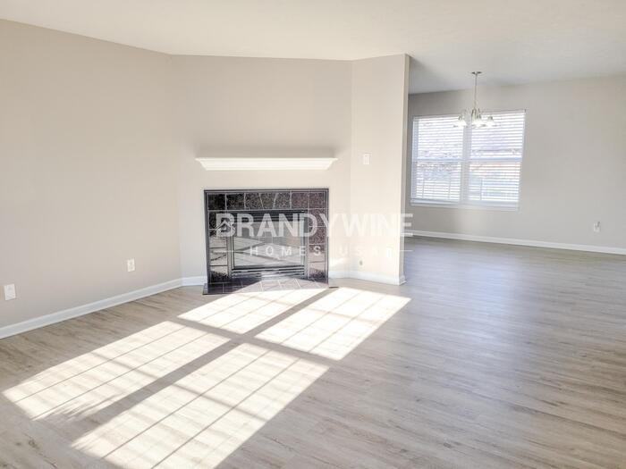 1135 Valley Forge Dr - Photo 3 of 16