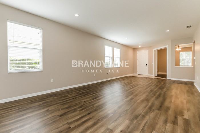 1035 Clearpointe Way - Photo 3 of 18