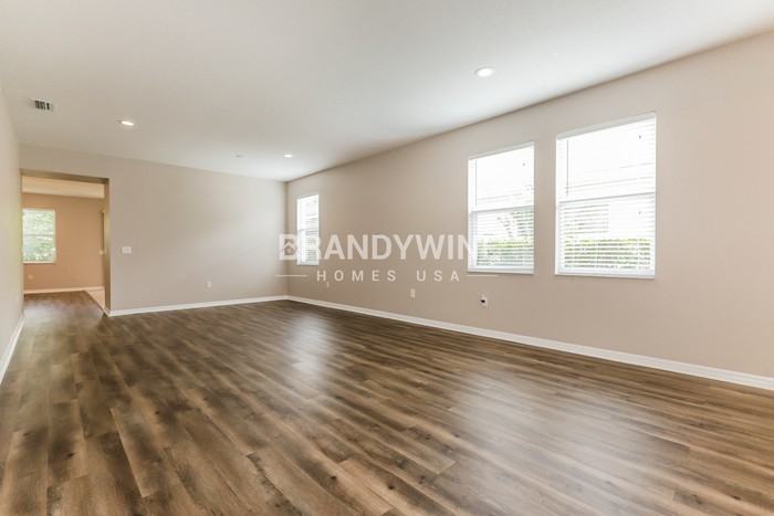 1035 Clearpointe Way - Photo 4 of 18